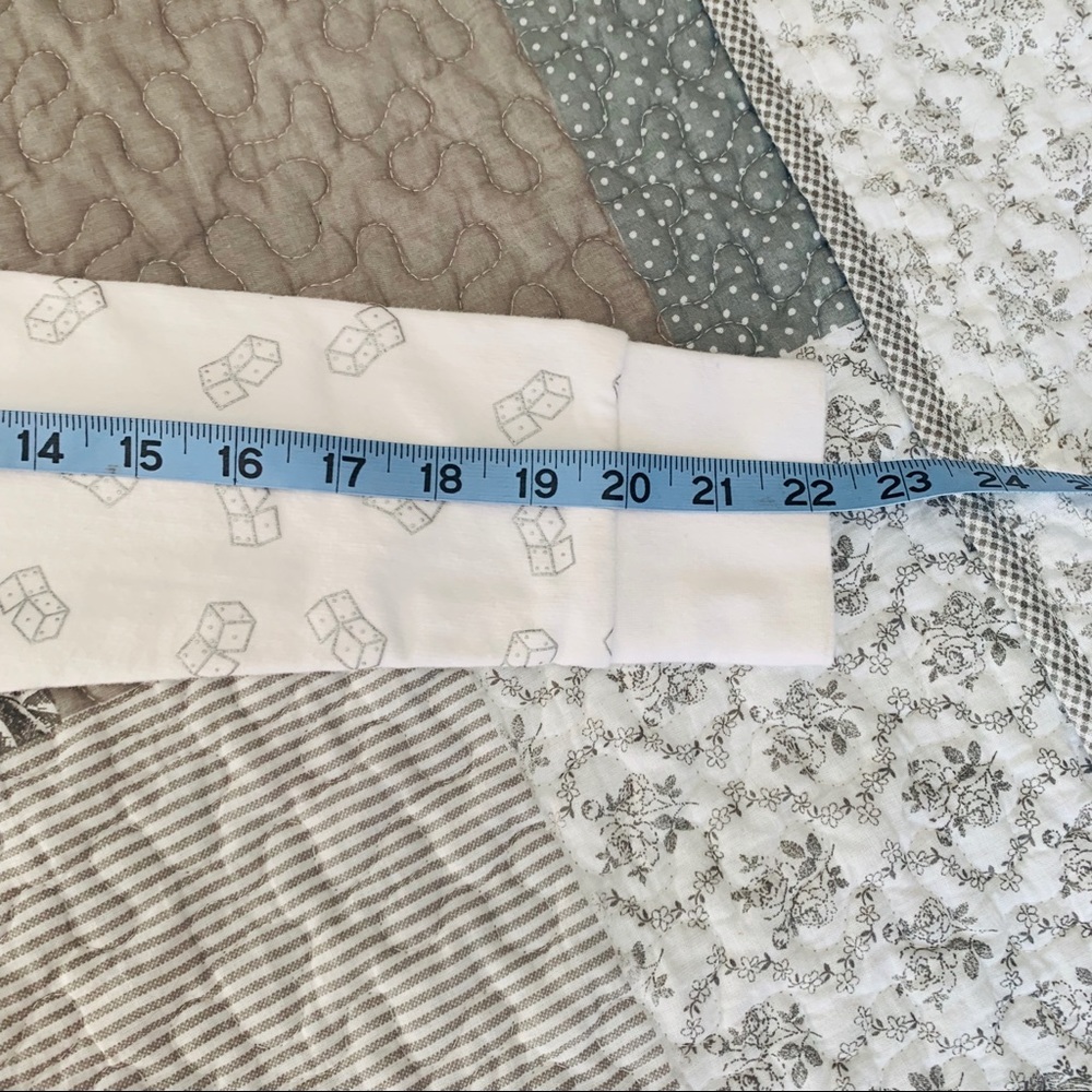 π² π Cute Used Sweater with Dice Patern - Picture 9 of 10